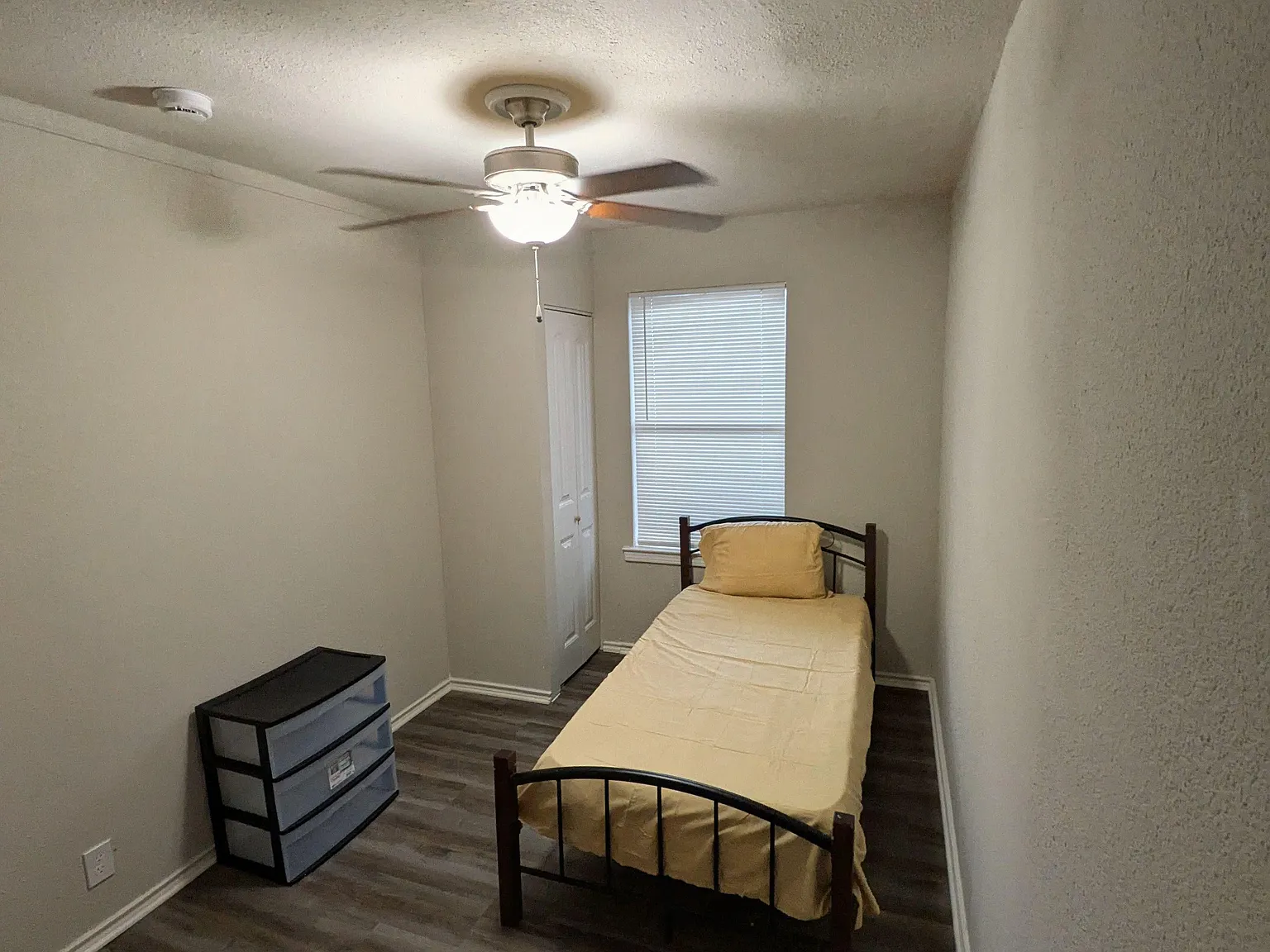 4 bed, 2.0 bath, 1560 sqft, $866 — Photo 2