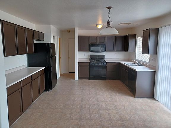 4th image of 736 Emerald City Ave