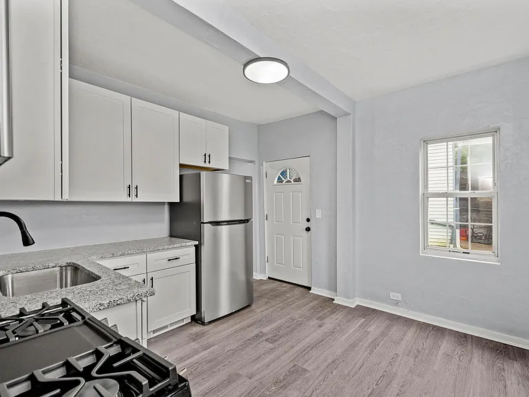 904 Hilltop St #2 — Photo 7