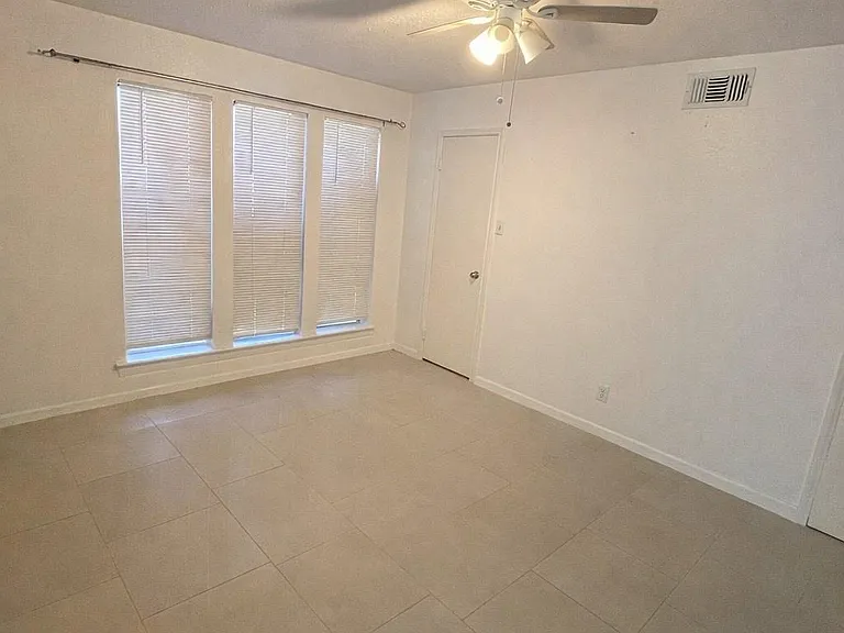 12255 W Village Dr #E — Photo 5