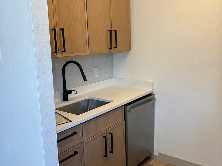 7377 Maple Ave #Q — Photo 1
