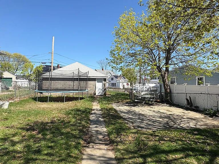 13 Clyde St — Photo 31