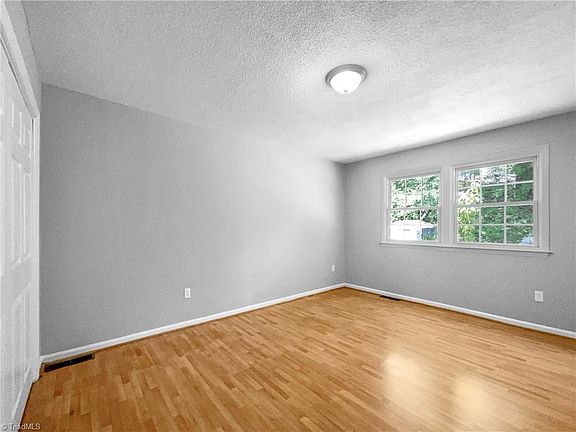 5th image of 1912 Carlton Ave