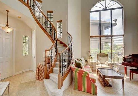 Home For Sale In Versailles