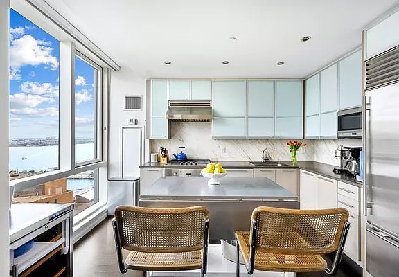 3rd image of 200 Chambers St APT 27B
