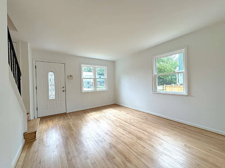 5700 Fenwick Dr — Photo 8