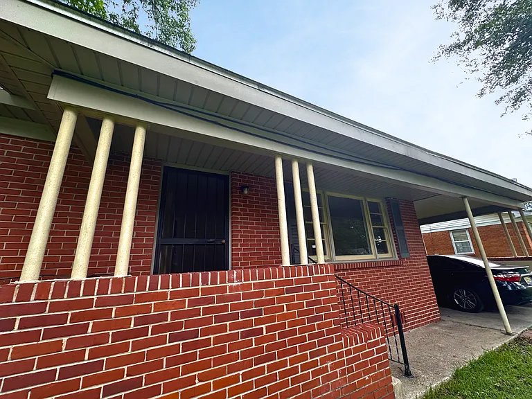 916 Delmar Dr — Photo 4