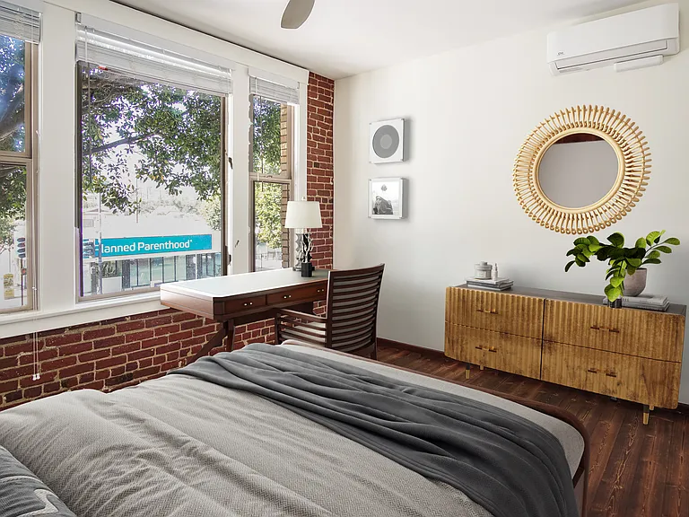 5908 N Figueroa St #8 — Photo 2