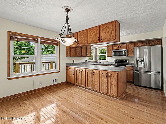 5th image of 9918 Mary Dell Ln