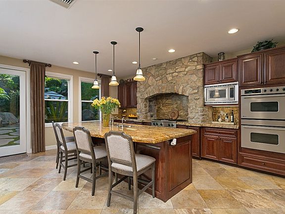 4th image of 1028 Skyline Pl