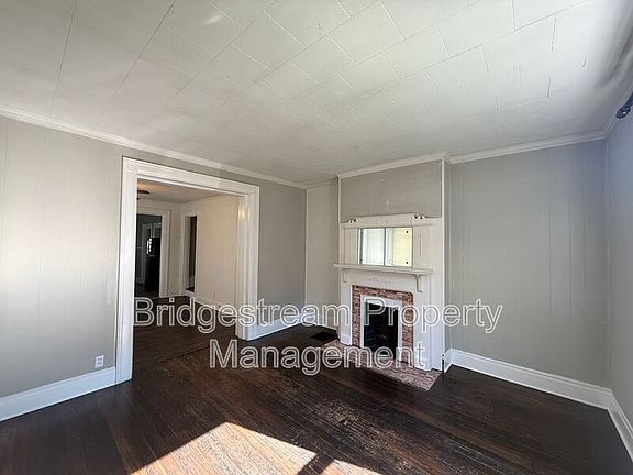 3rd image of 119 E Foraker St