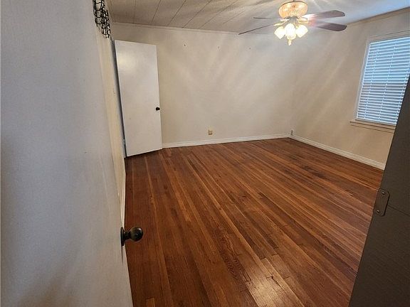 4th image of 908 W Johnson St