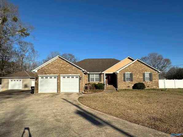 1075 Crestlake Rd, Southside, AL 35907