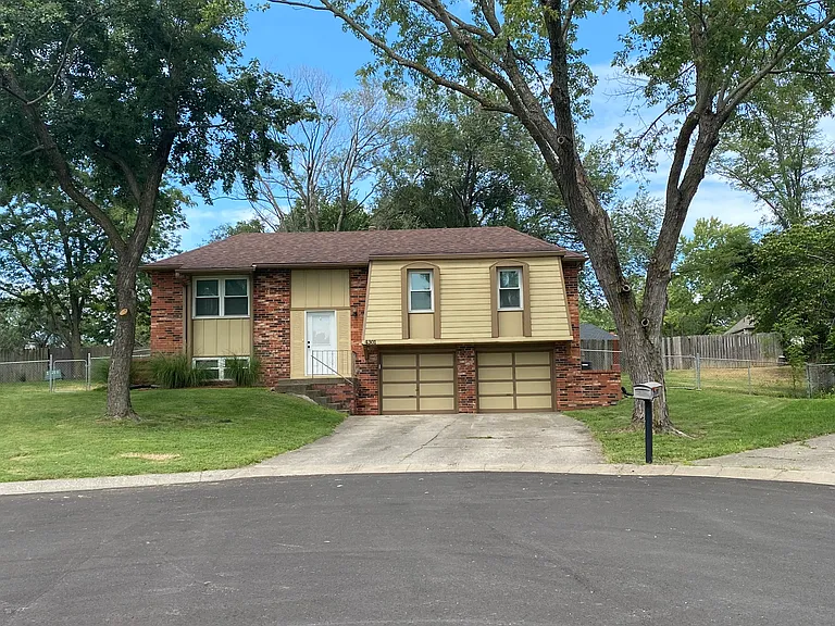 4301 NW Winslow Ct — Photo 16