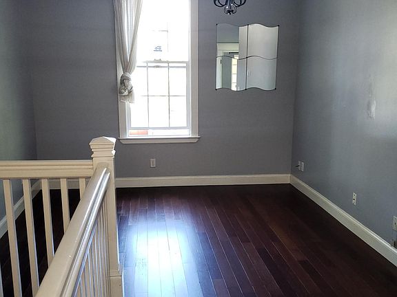 2nd image of 1223 Divisadero St