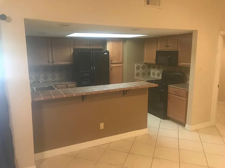Mesa B kitchen from dining