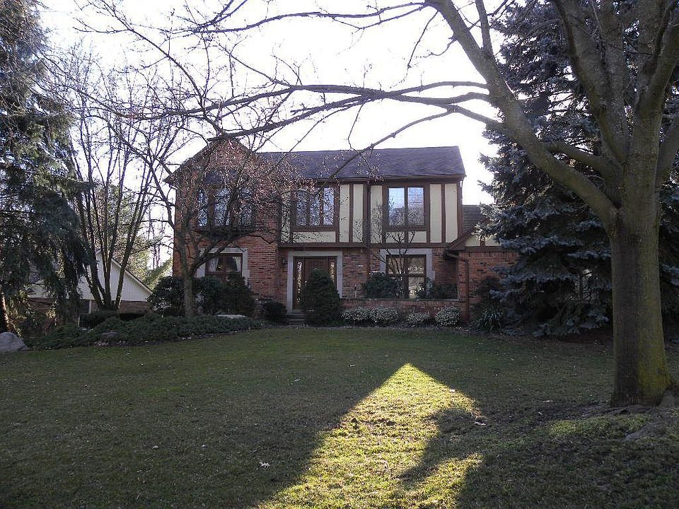 1st image of 21605 Parkwood Ln