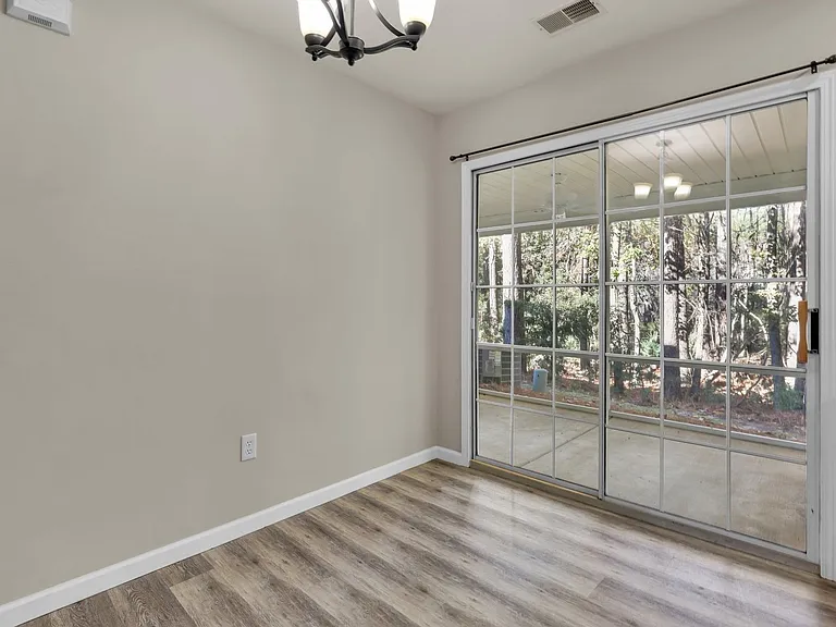 230 N Cir — Photo 18