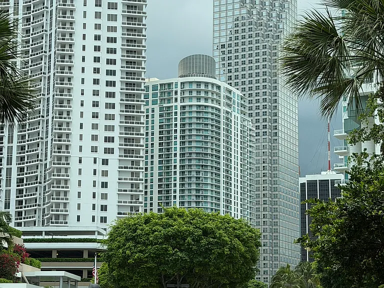 540 Brickell Key Dr #828 — Photo 37