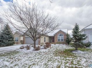 7203 Longwater Dr, Maumee, OH 43537
