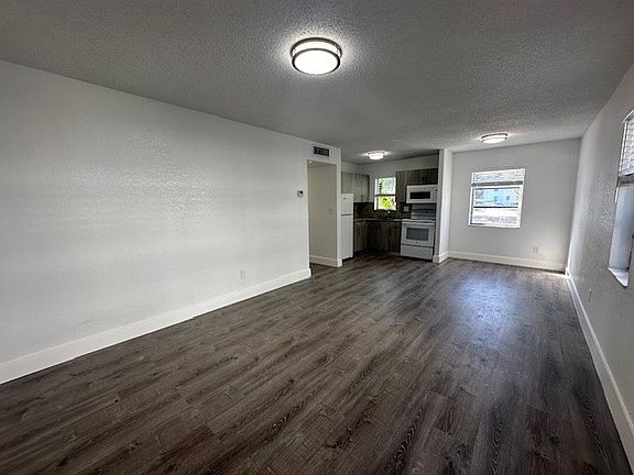 2nd image of 2843 Fillmore St APT 109