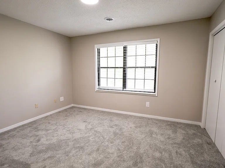 230 Adams St — Photo 16