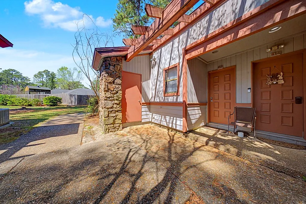 1 bed, 1.0 bath, 750 sqft, $1,200 — Photo 2