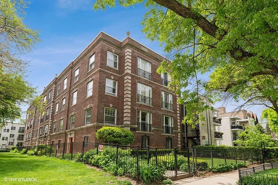 1st image of 1115 W Lunt Ave APT 3B