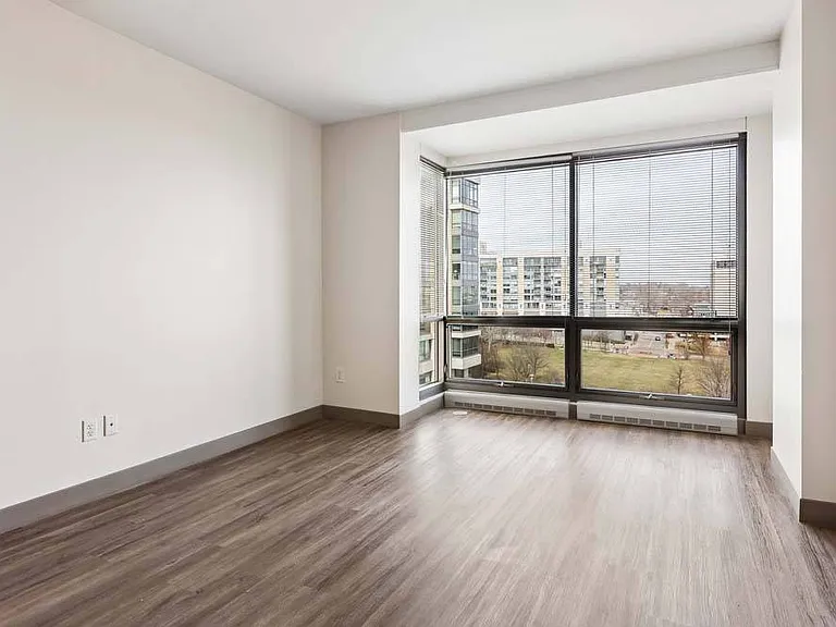 Midtown Crossing Apartments — Photo 116