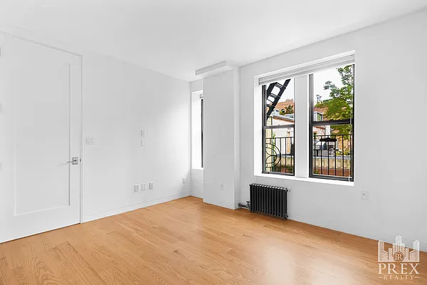 Bedroom, photo 2