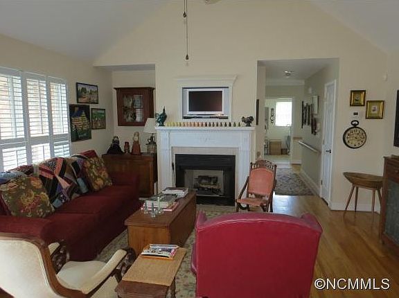 3rd image of 131 Savannah St