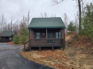2320 Cabin Cv, Gaylord, MI 49735