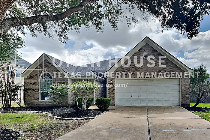 3 bed, 2.0 bath, 2418 sqft, $2,400 — Photo 1