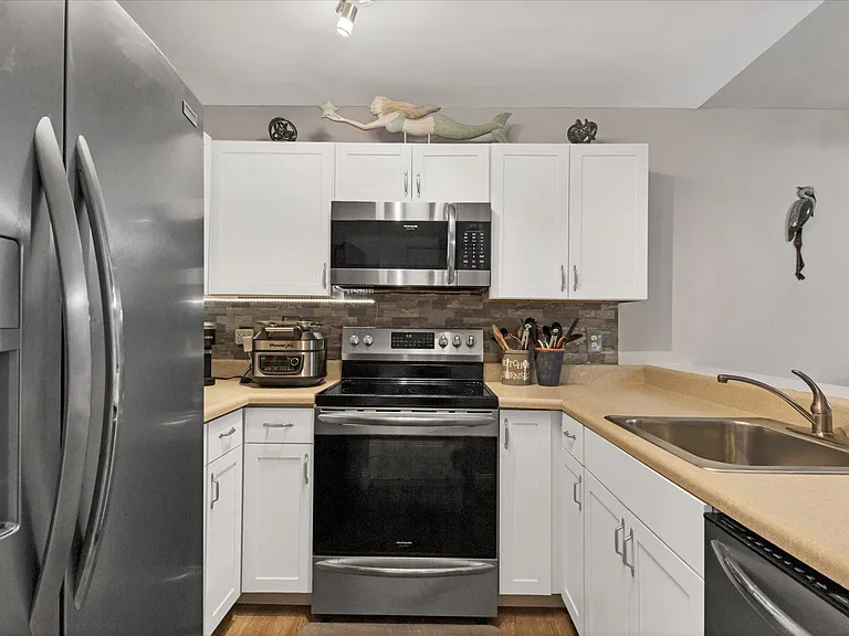 744 White Pine Tree Rd #204 — Photo 11