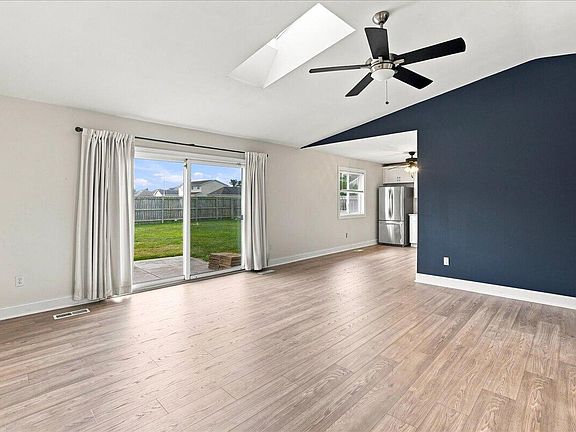 4th image of 44 Ivy Ln