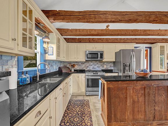 5th image of 202 Barker Road