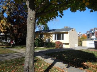 1052 Valley Stream Dr, Wheeling, IL 60090