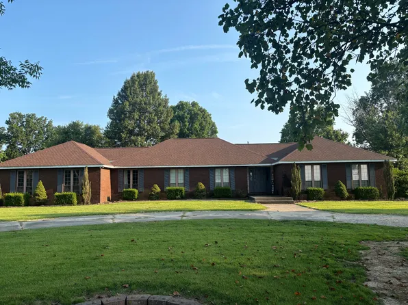 502 W Hunts Rd, Bernie, MO 63822