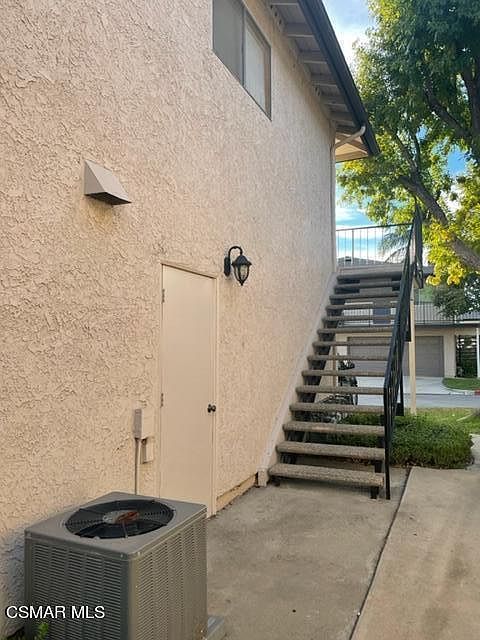2nd image of 2059 N Ave #4