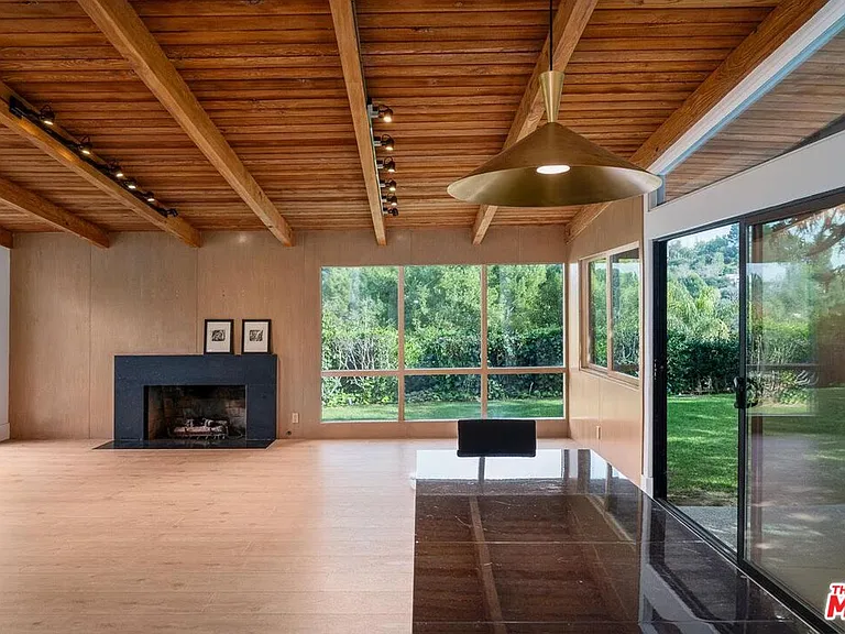 15434 Mulholland Dr — Photo 3