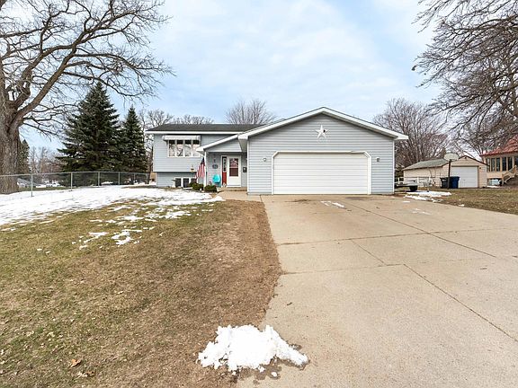 3rd image of 517 Springen Ave