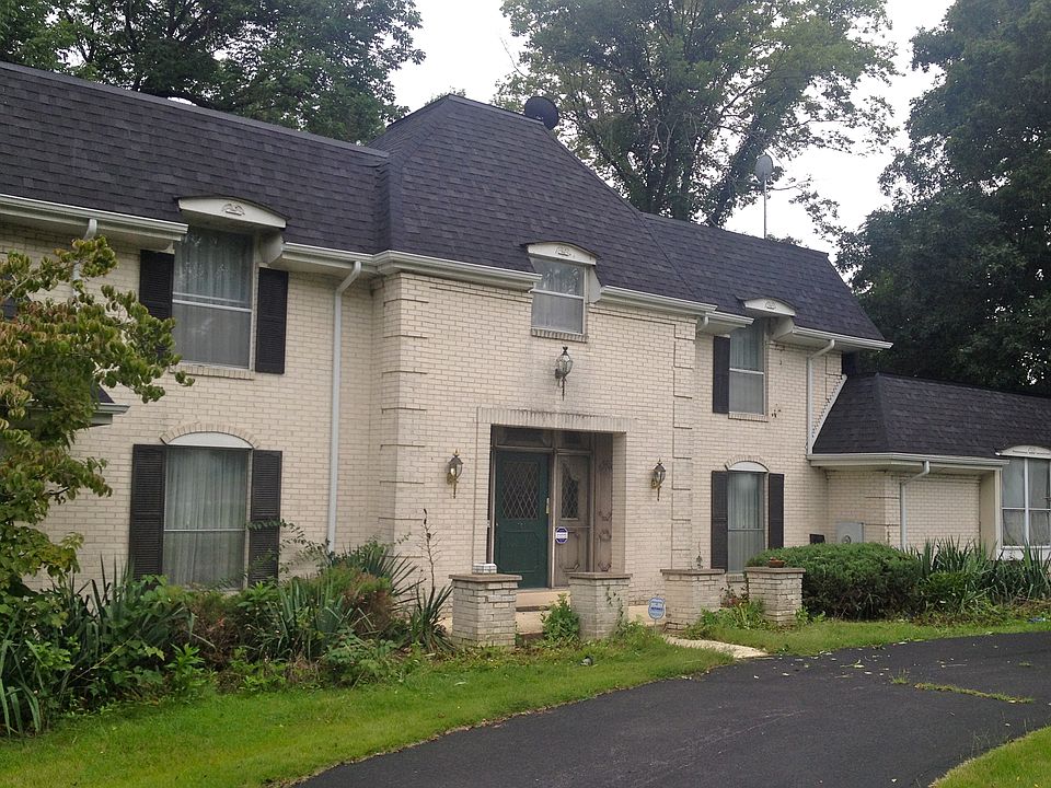 1st image of 28 Jamestown Farm Dr