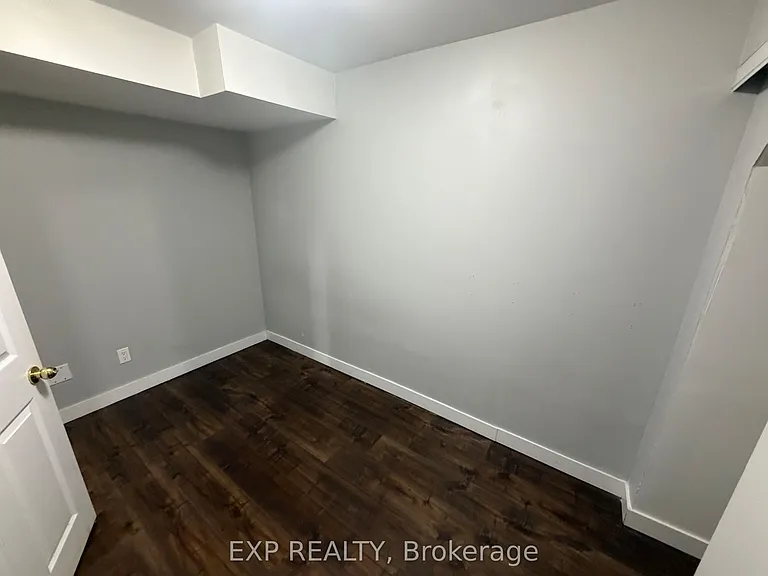 73 Roxborough Rd #LOWER — Photo 20