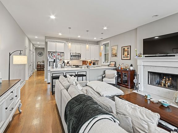 4th image of 1513 W Diversey Pkwy APT 2E