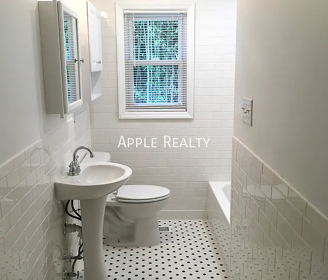 824 Green St #A — Photo 5