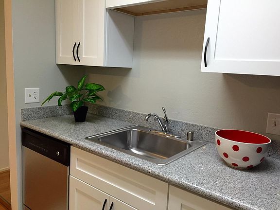 5th image of 405 Piccadilly Pl APT 17