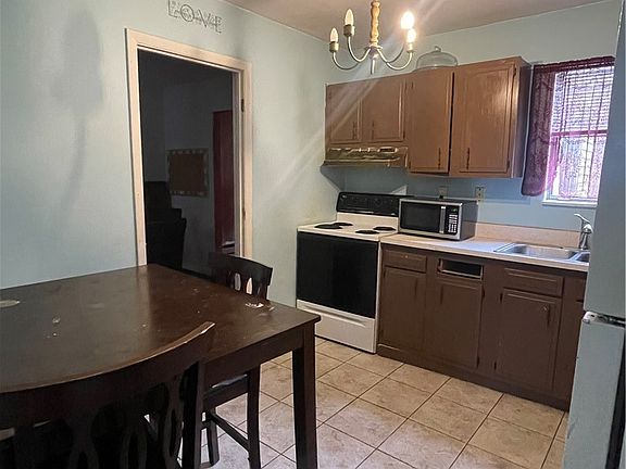 3rd image of 4201 Martha Ln