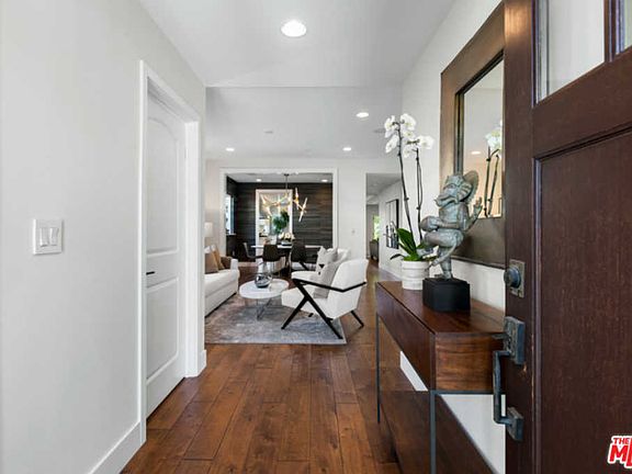 3rd image of 2468 Wellesley Ave