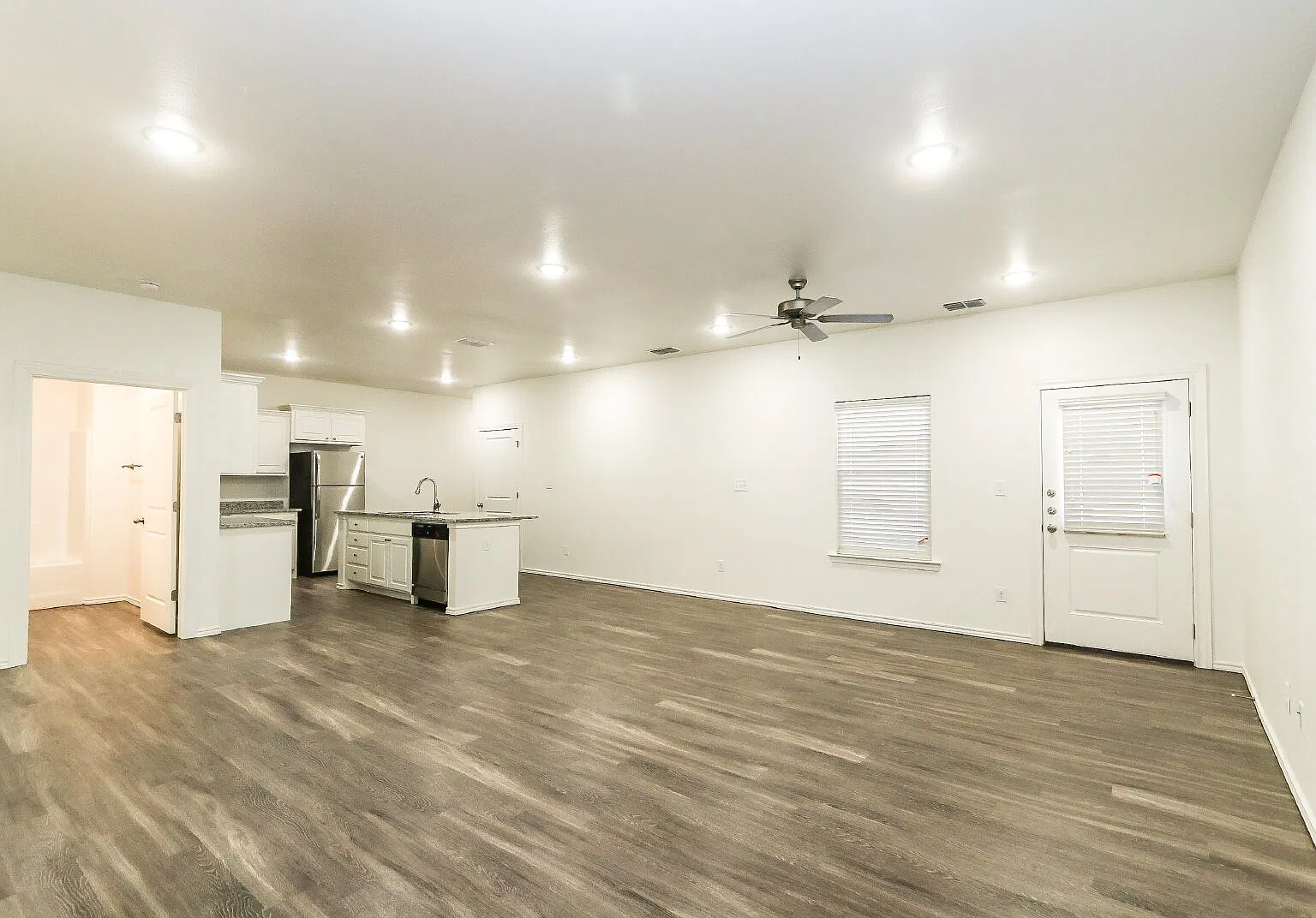 3 bed, 2.0 bath, 1552 sqft, $1,550 — Photo 1