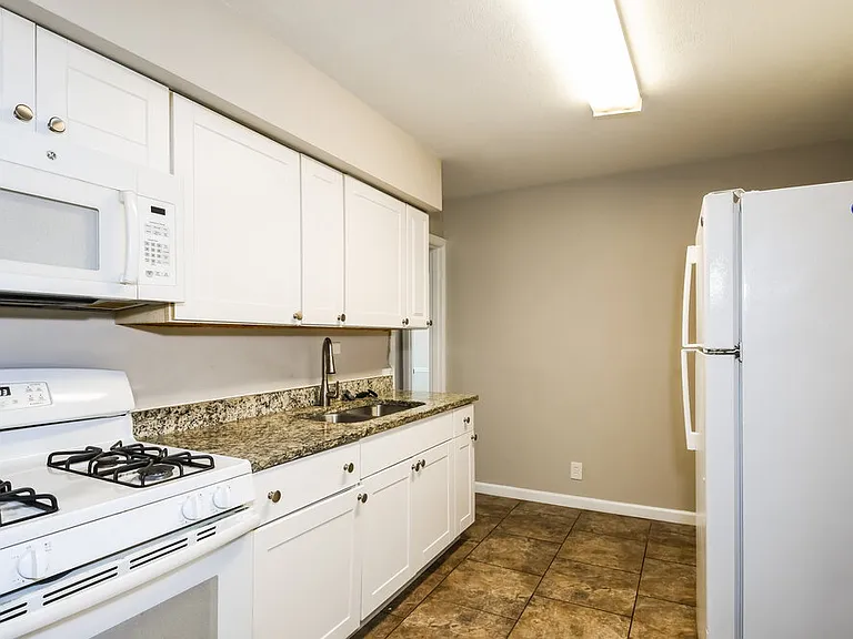 1249 Waldorf Dr — Photo 8